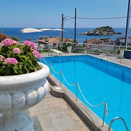 Hotel Lachea Ачи-Трецца Екстер'єр фото